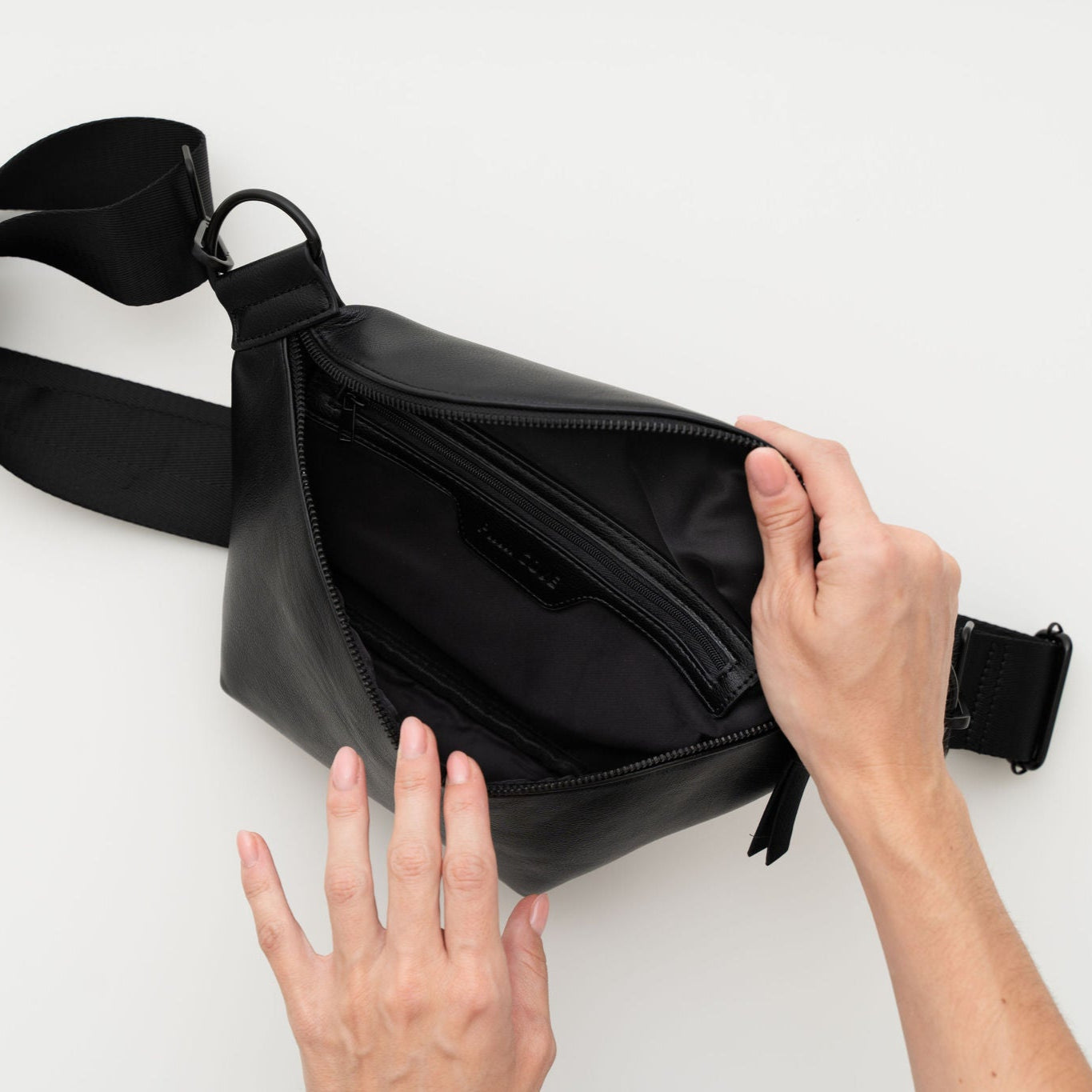 ★HPLLY LOVES LOVE★ Fanny Bag_Black grid_id_1591941906194_2_7854c1.jpg